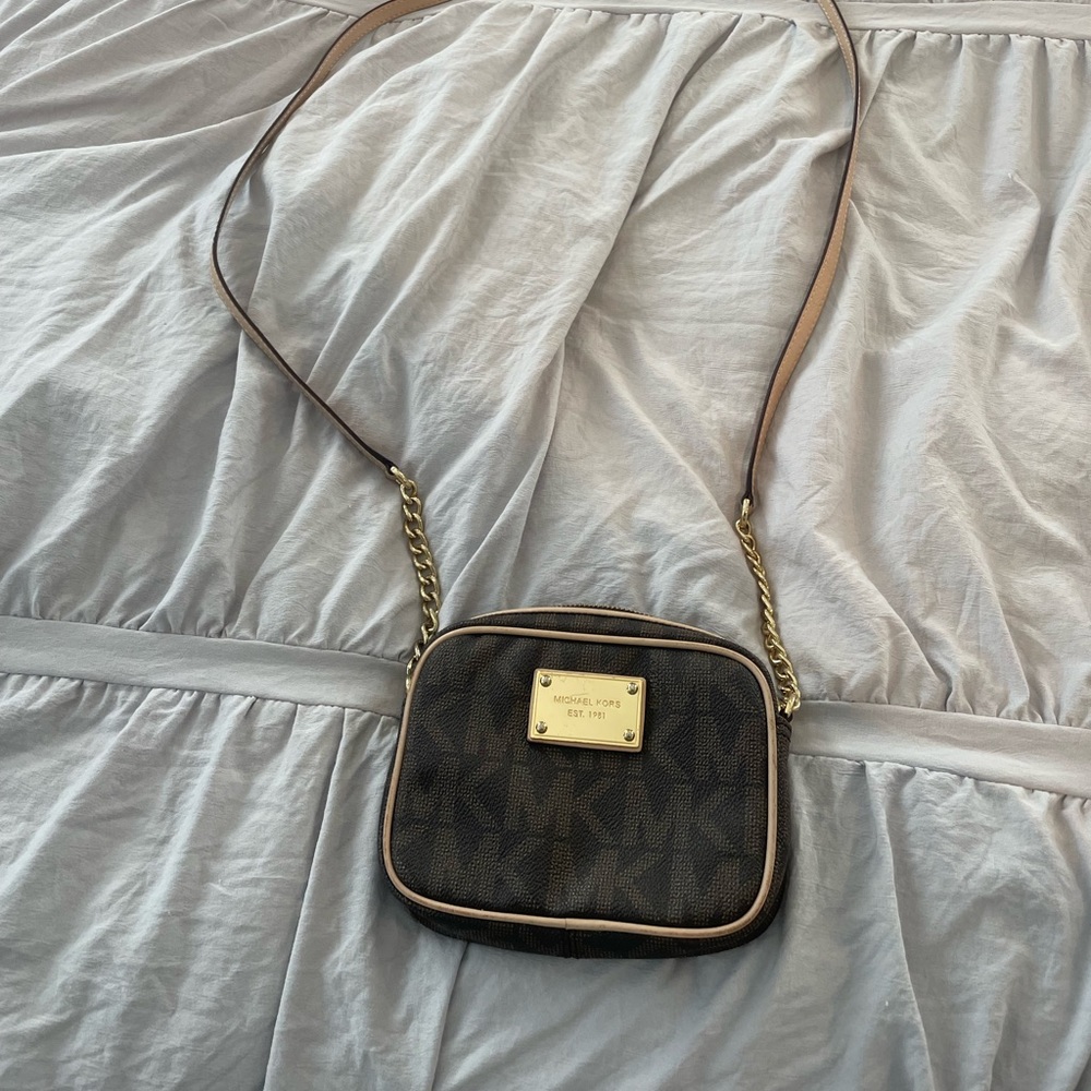 Michael Kors Crossbody bag with card slots inside